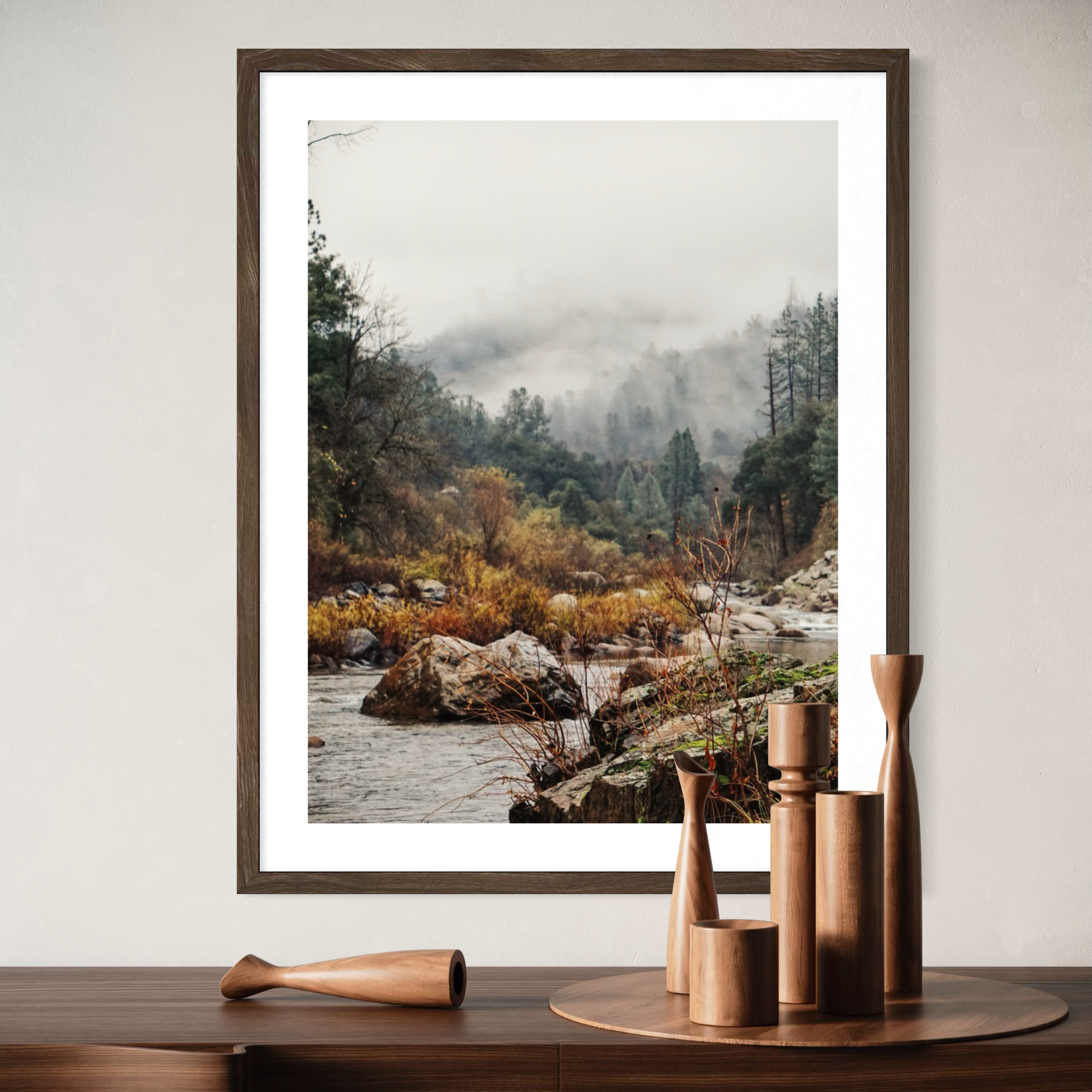 Ruisseau serein et brumeux